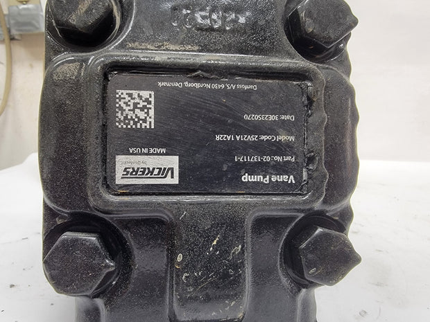 Valmet / Vickers 25V21A-1A22R Vane Pump (02-137117-1)