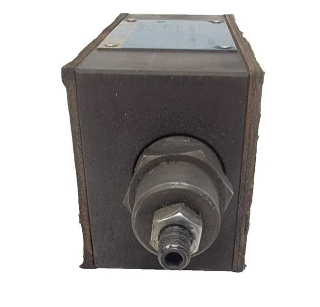 Vickers SystemStak Flow Control Module DGMFN-5-X-A2W-B2W-30 4570 PSI M ...