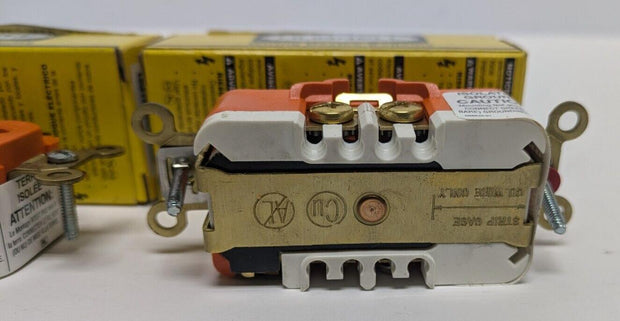 QTY 2 NIB Hubbell IG4700A Dup. Twist-Lock Receptacles 15A 25V 2 Poles 3 Wire