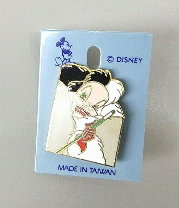 Disney Store Exclusive Cruella DeVille with Cigarette 101 Dalmations Disney Pin