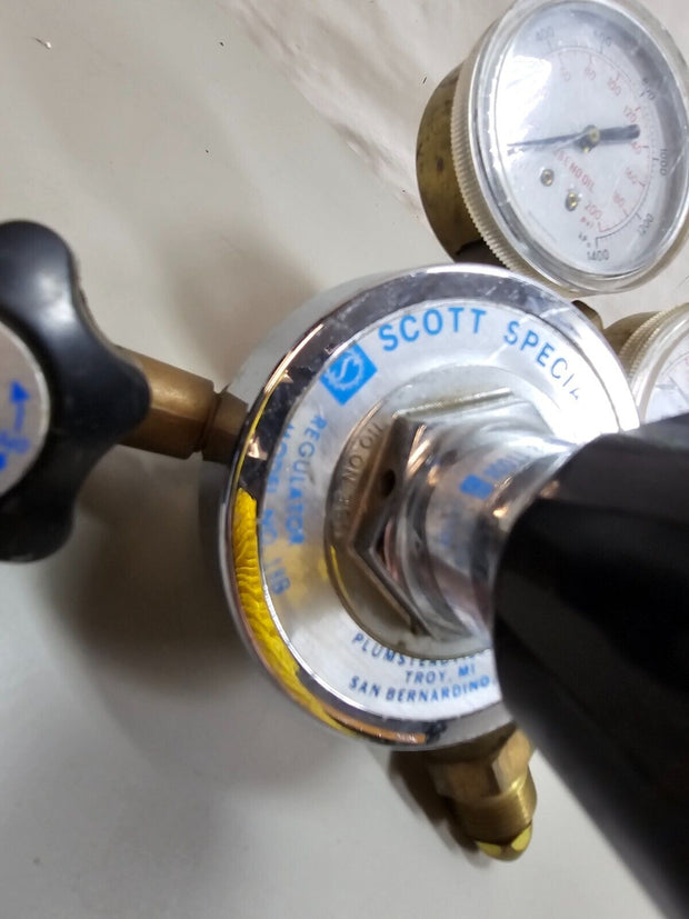 Scott Specialty Gases Inc. 18B Two-­Stage Ultra ­High Purity High Flow Regulator