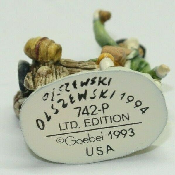 Olszewski Goebel Miniature Storybook Lane BEANSELLER Figurine- 742-P **SIGNED