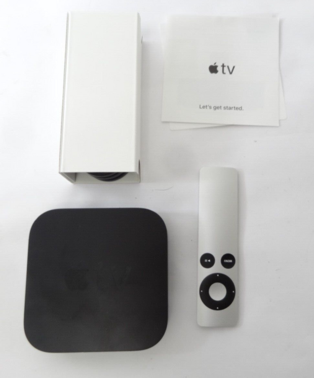 Apple TV Media Streamer A1378 w/ remote, cable, manuel, box