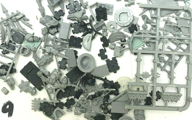Warhammer- Lot of Pieces: Variety Pack #9- Heads/Arms/Legs/Torsos/Weapon
