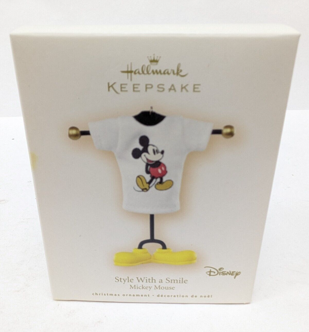 Hallmark Keepsake Christmas Ornament Disney QXD4207 Mickey Style With A Smile
