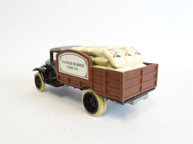ERTL Diecast 1931 Hawkeye Pioneer Hi-Bred Corn Co Truck Bank