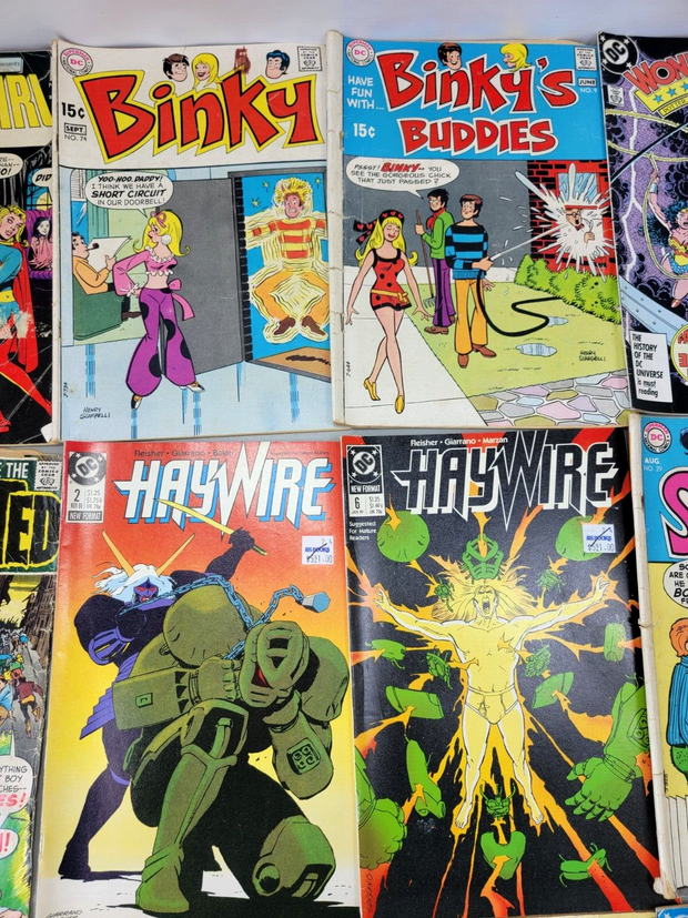 Lot 19 Vintage DC Comics, Supergirl, Binky, Aquaman, Lois Lane, Starman, Atom